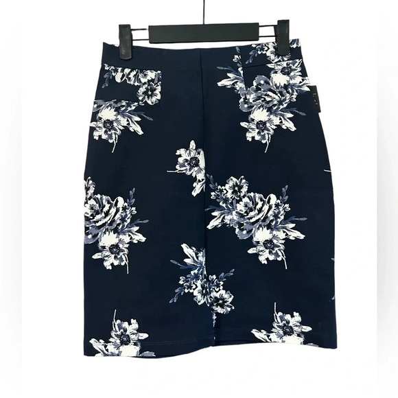 Simply Styled Dresses & Skirts - NWT SIMPLY STYLED FLORAL PENCIL SKIRT